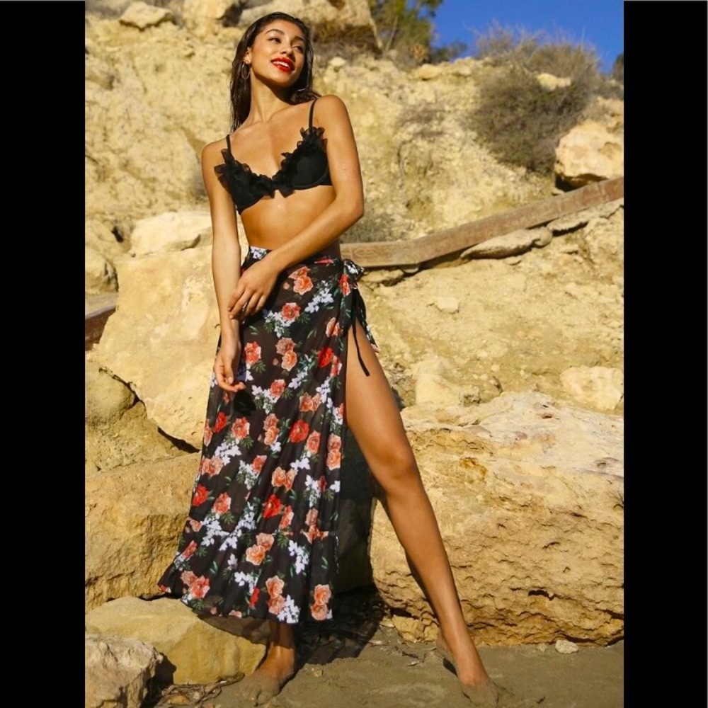 Beautiful Floral OSFM Open Up & Tie On Side Slit 4 Legs Swimsuit/Beach/Cover Up